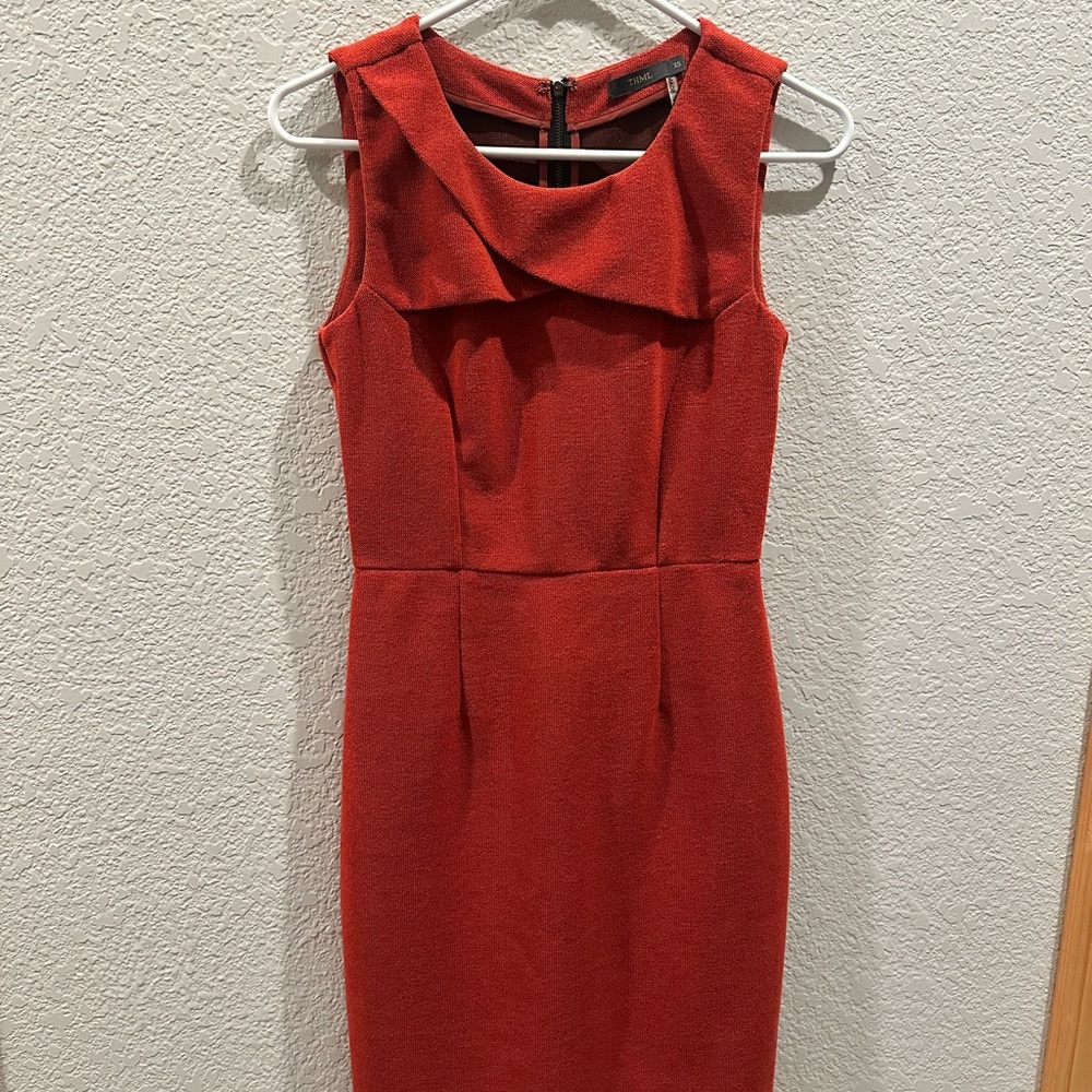 Elegant Orange-Red Sleeveless Dress